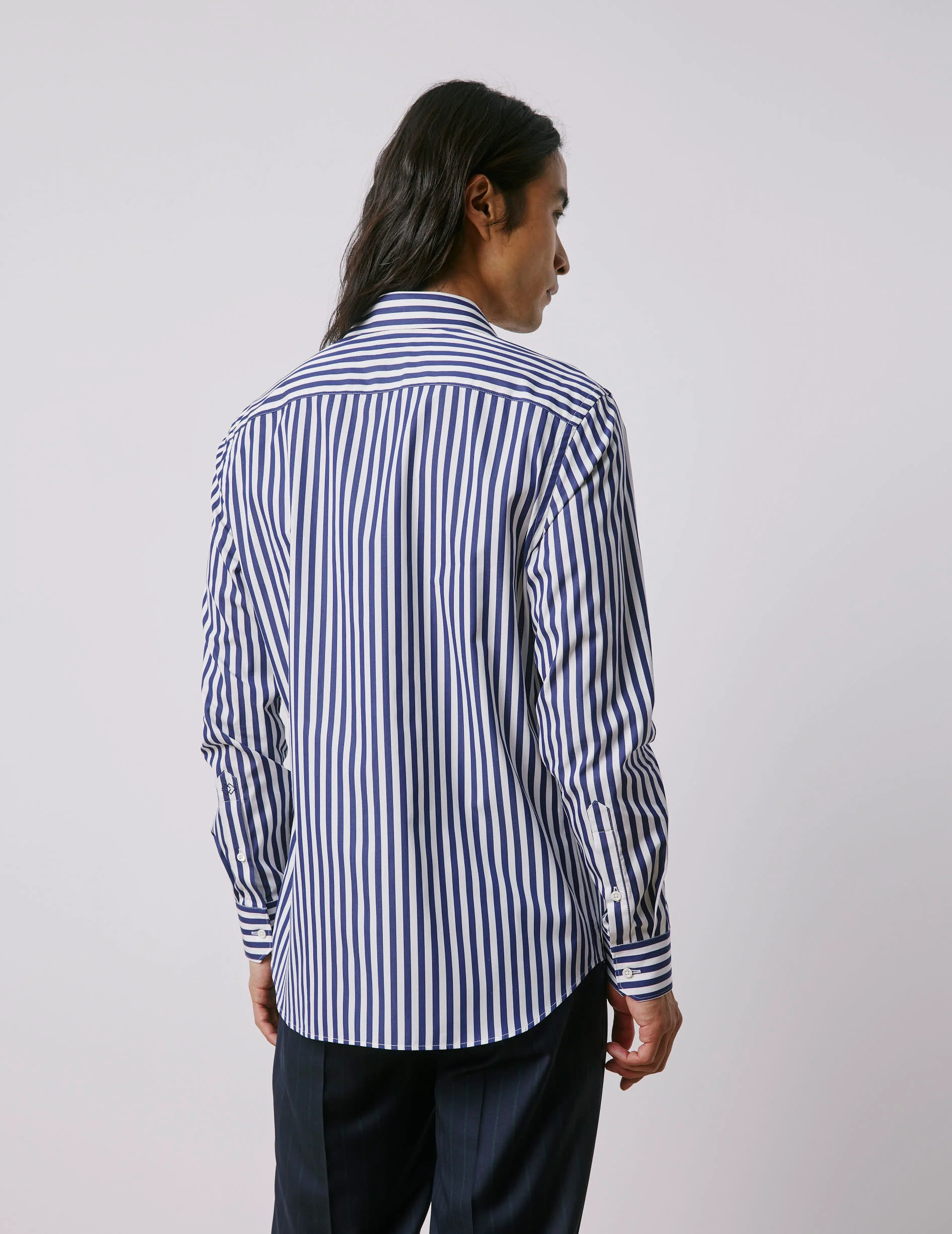 Chemise semi-ajustée rayée bleu marine – Image 4