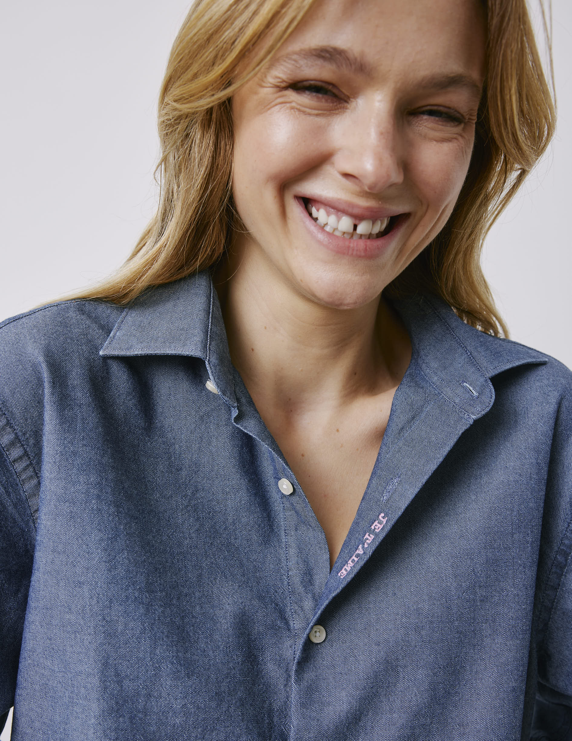 Chemise mixte "Je t'aime" en denim bleu – Image 2