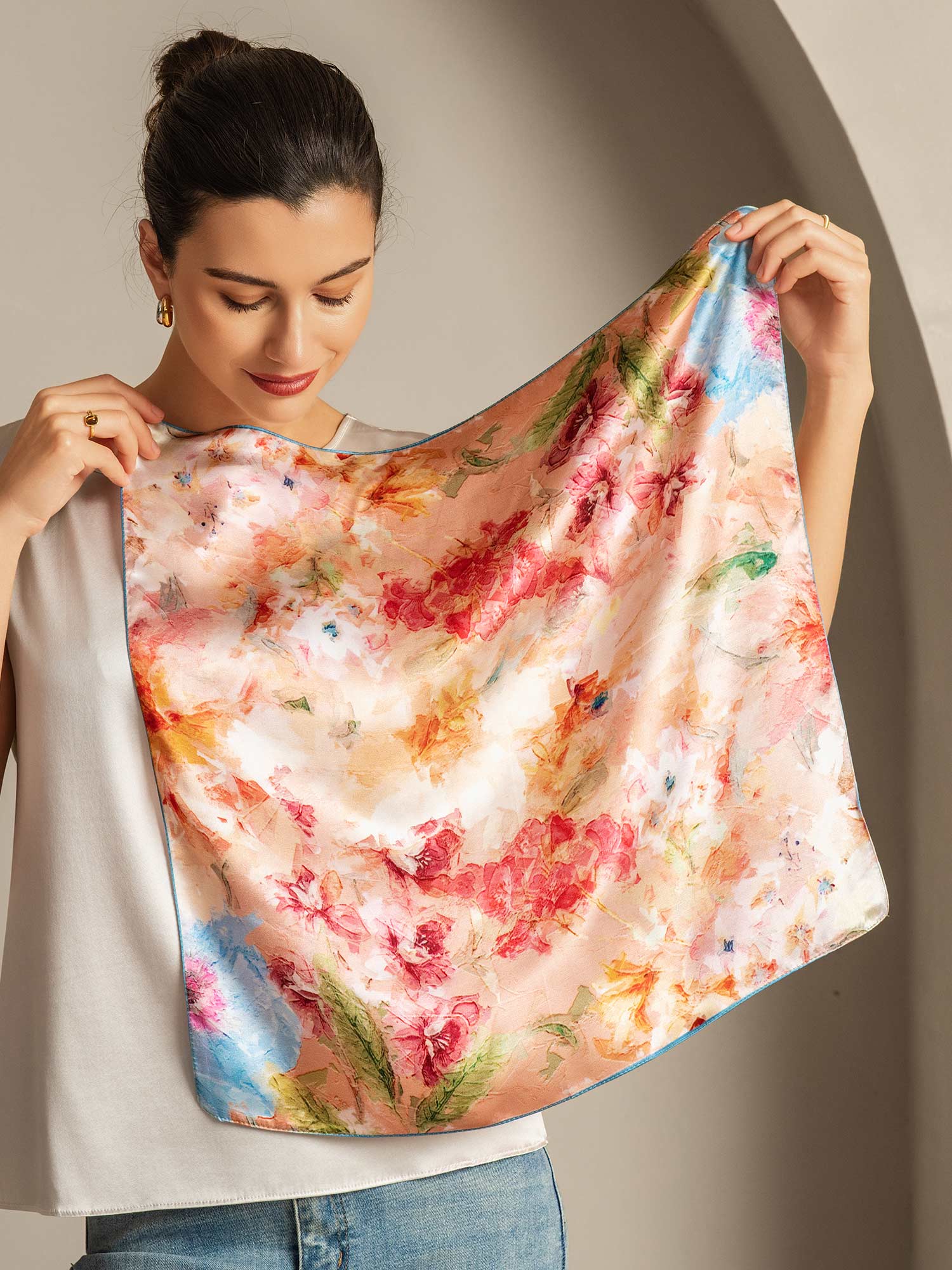 Pure Silk Floral Bliss Square Scarf - Taille 53x53cm – Image 2