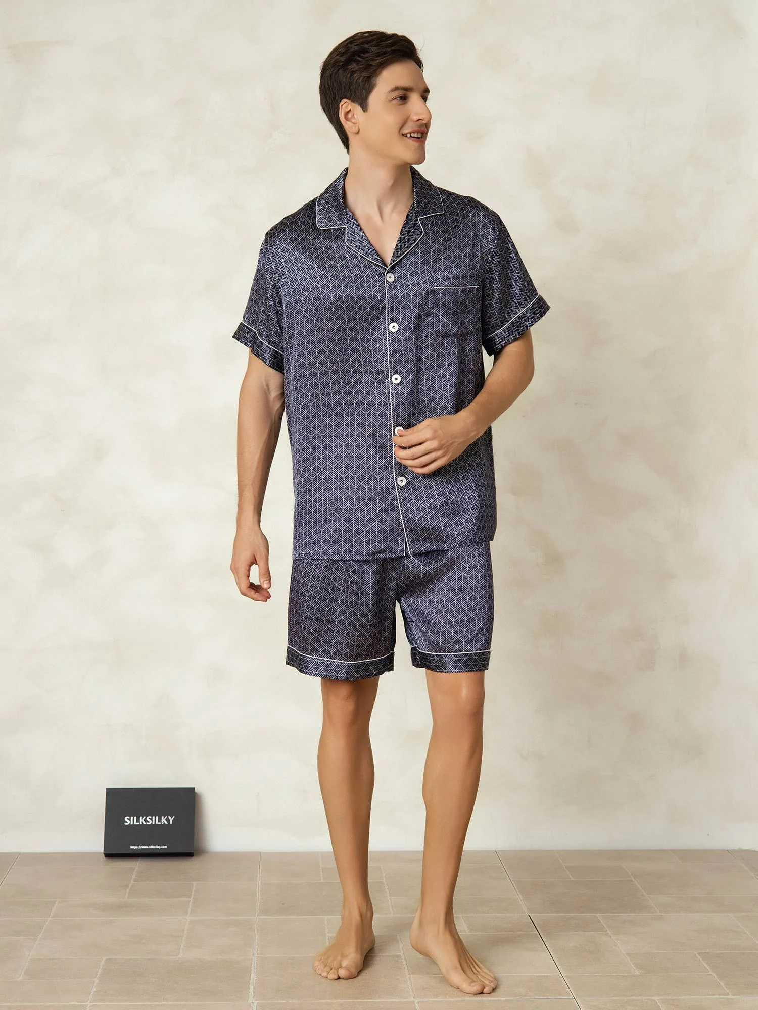 Ensemble Pyjama Homme En Soie Pure Bleu Marine Imprimé Ginkgo Manches Courtes Col Revers – Image 6