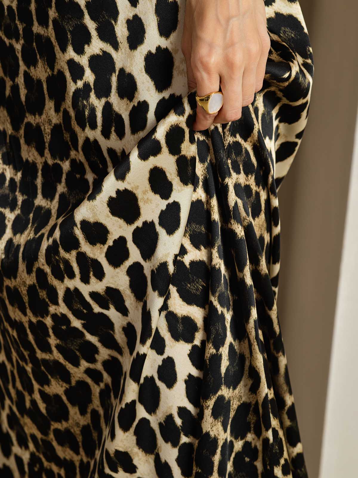 Robe Midi En Soie 19Momme Avec Imprimé Léopard Et Manches Courtes – Image 5