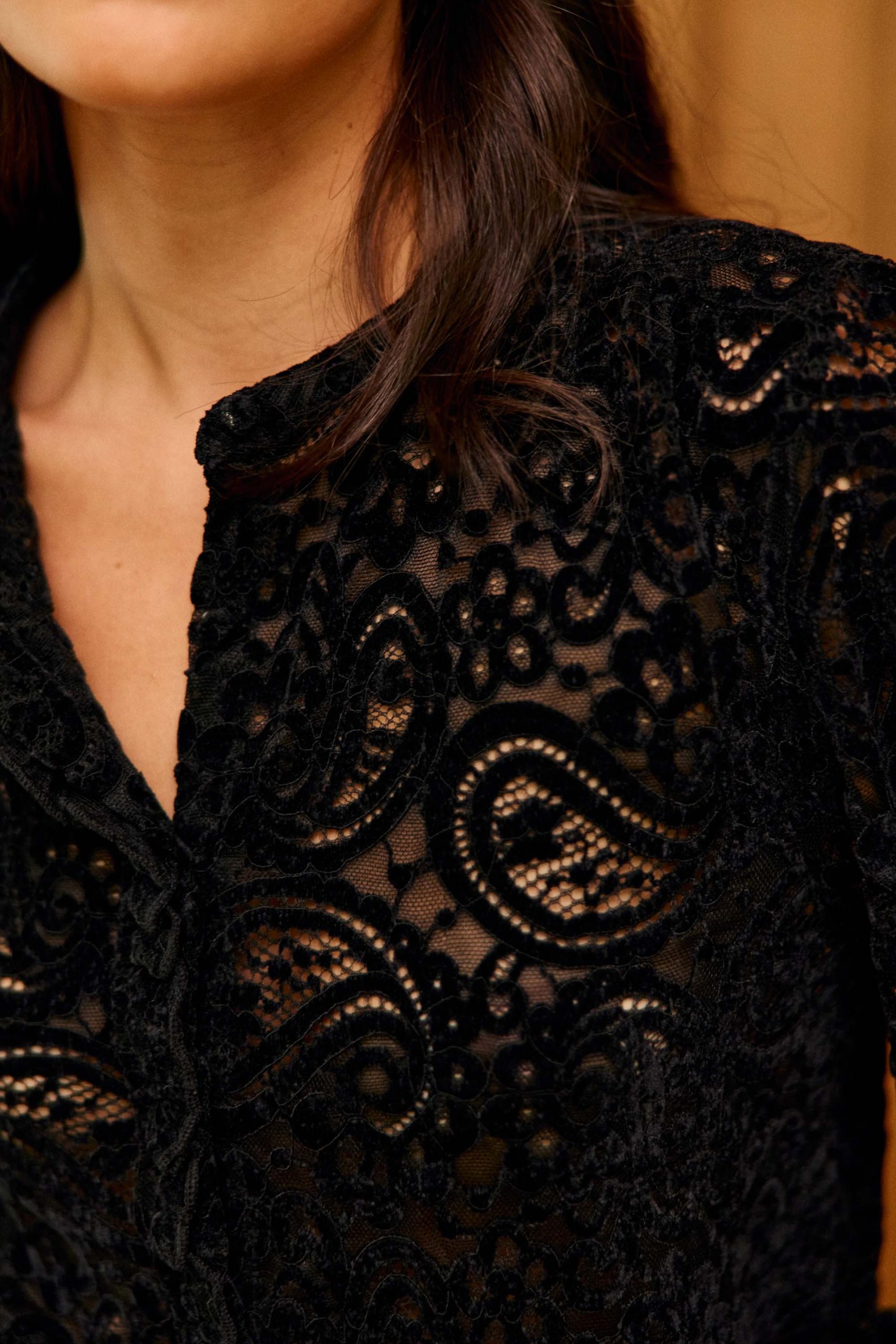 Blouse dentelle aspect velours noir - Bolentia – Image 4