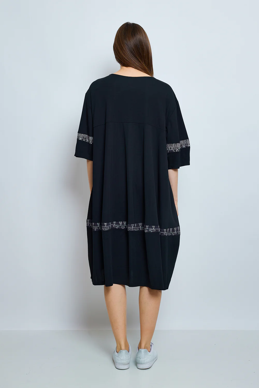 Robe aux tracés blancs – Image 3
