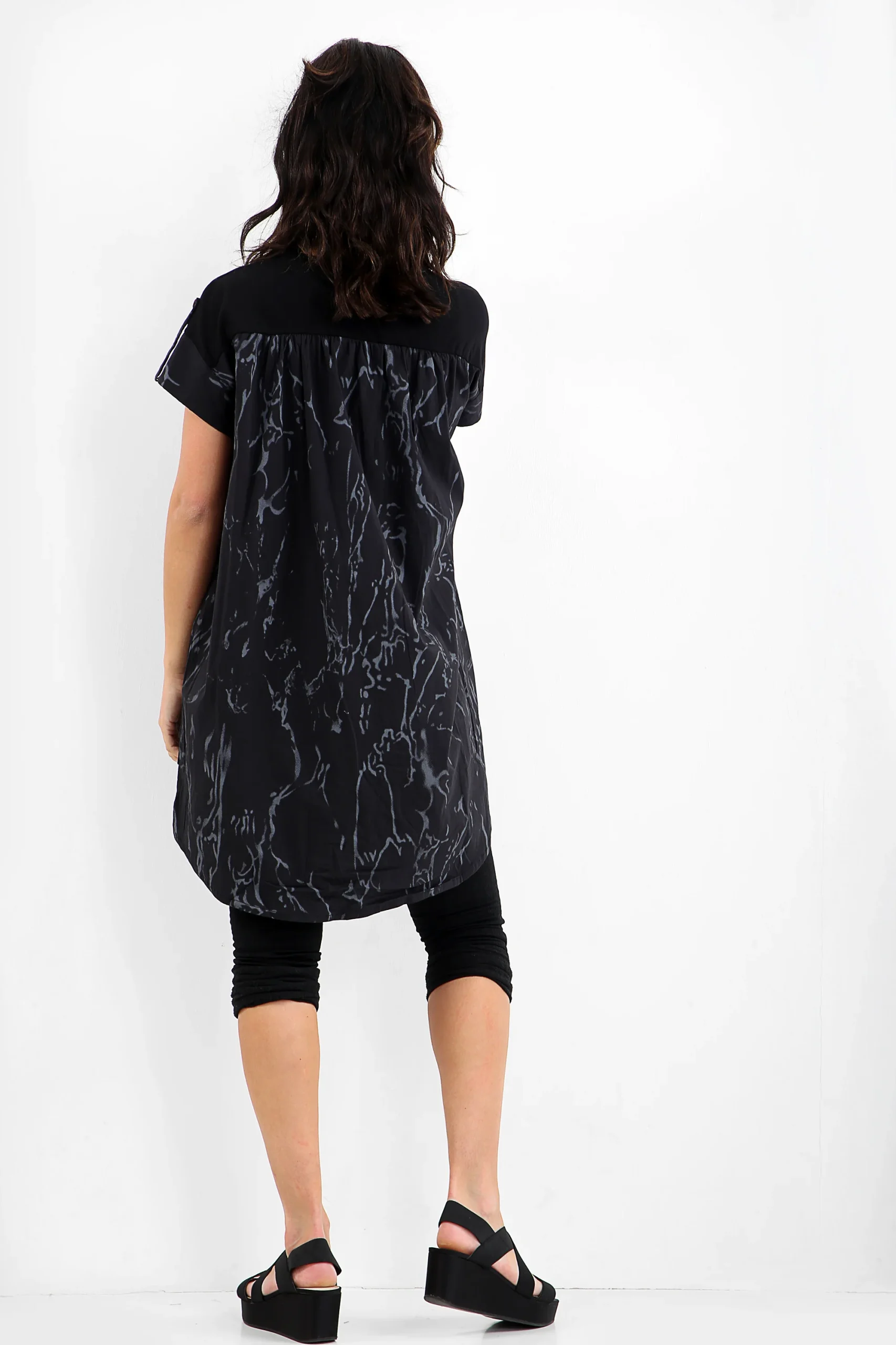 Robe tunique aux lignes abstraites – Image 3