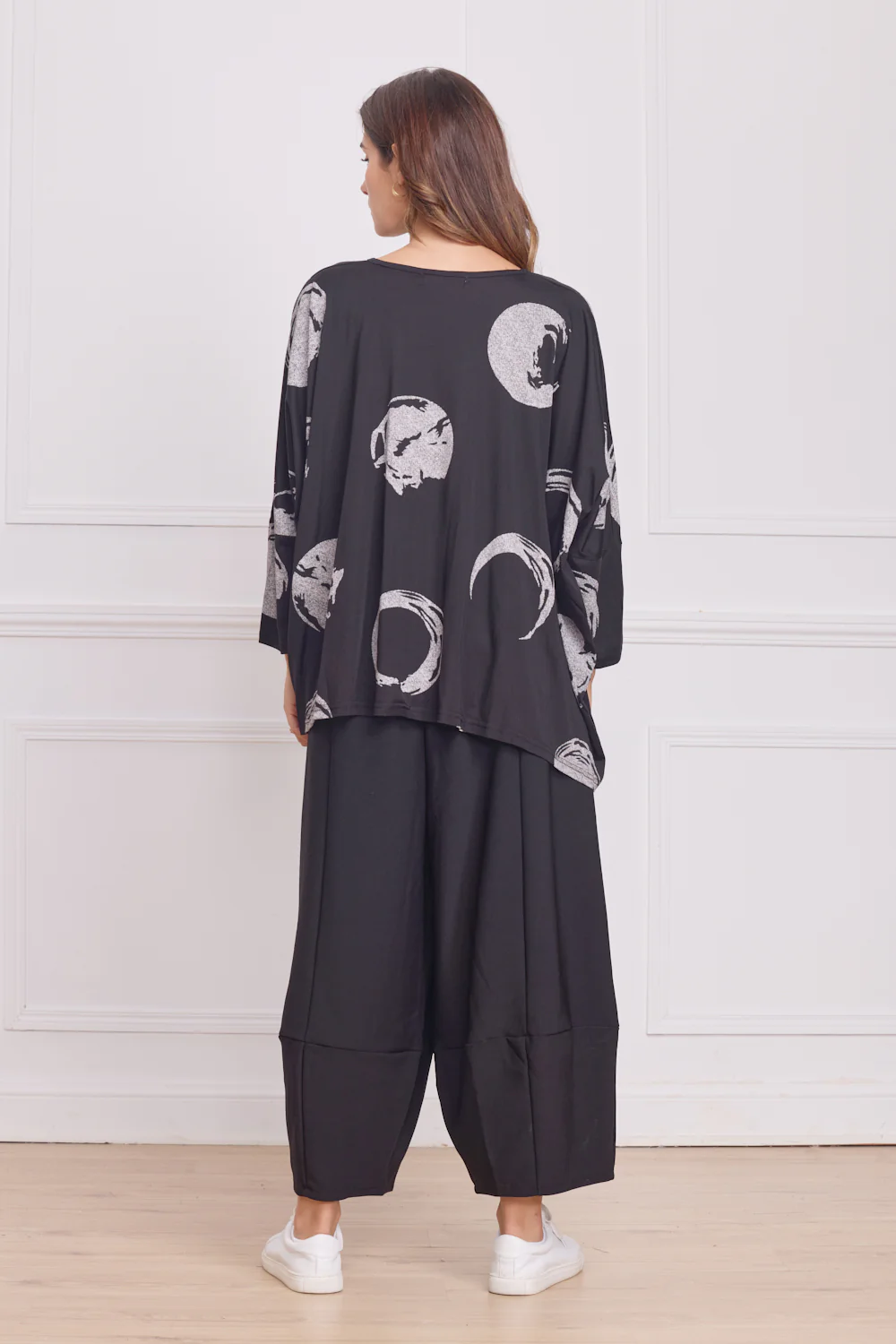 Blouse femme noire à motifs cercles – Image 3