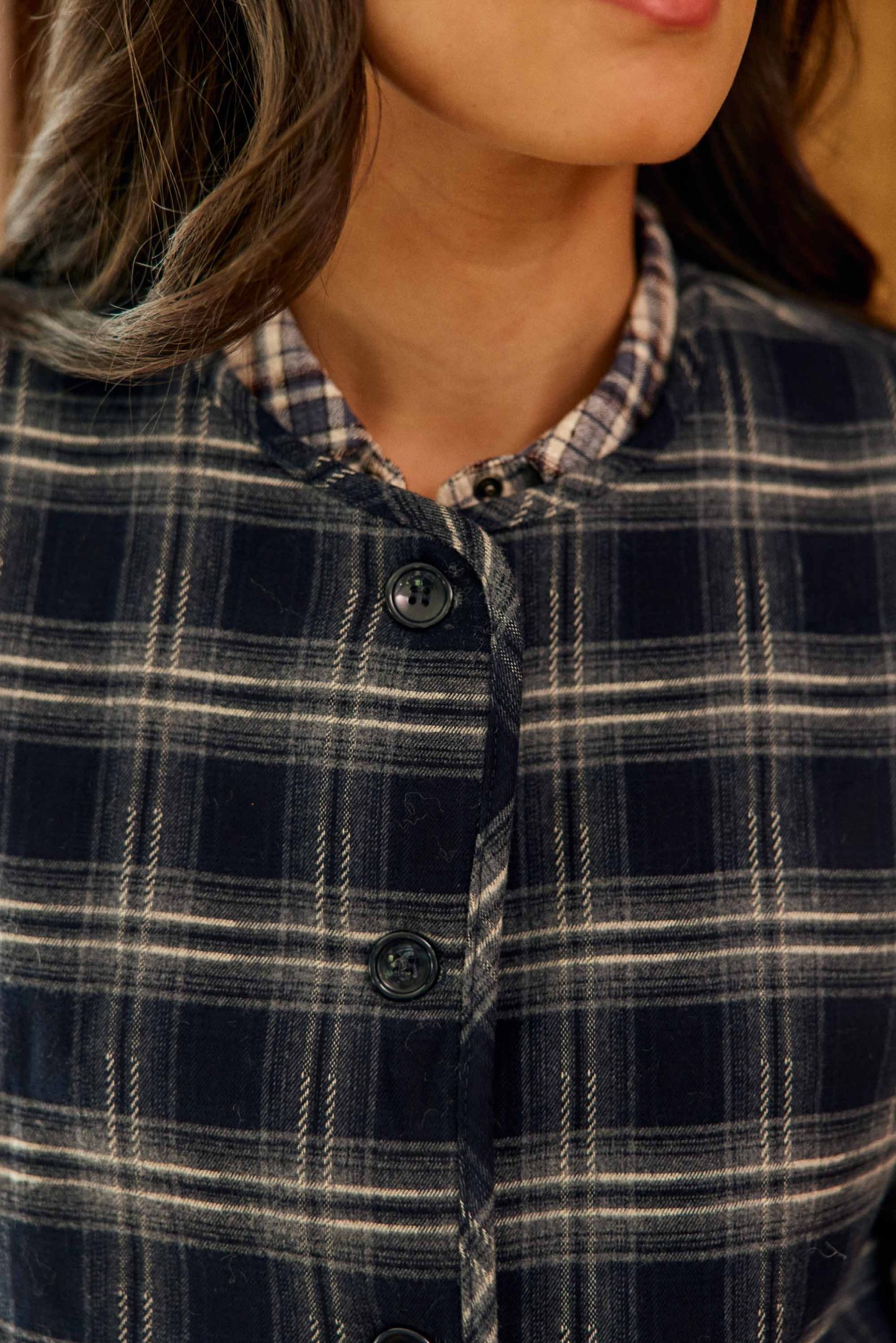 Veste sans manches à carreaux marine - Vinka – Image 4