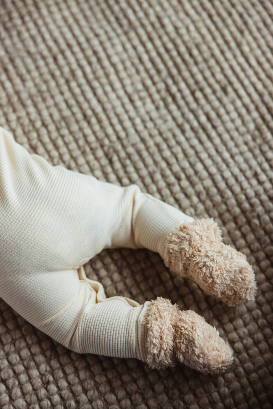 WOOLY ORGANIC – PLUSH BOOTIES – SMOKE GRAY