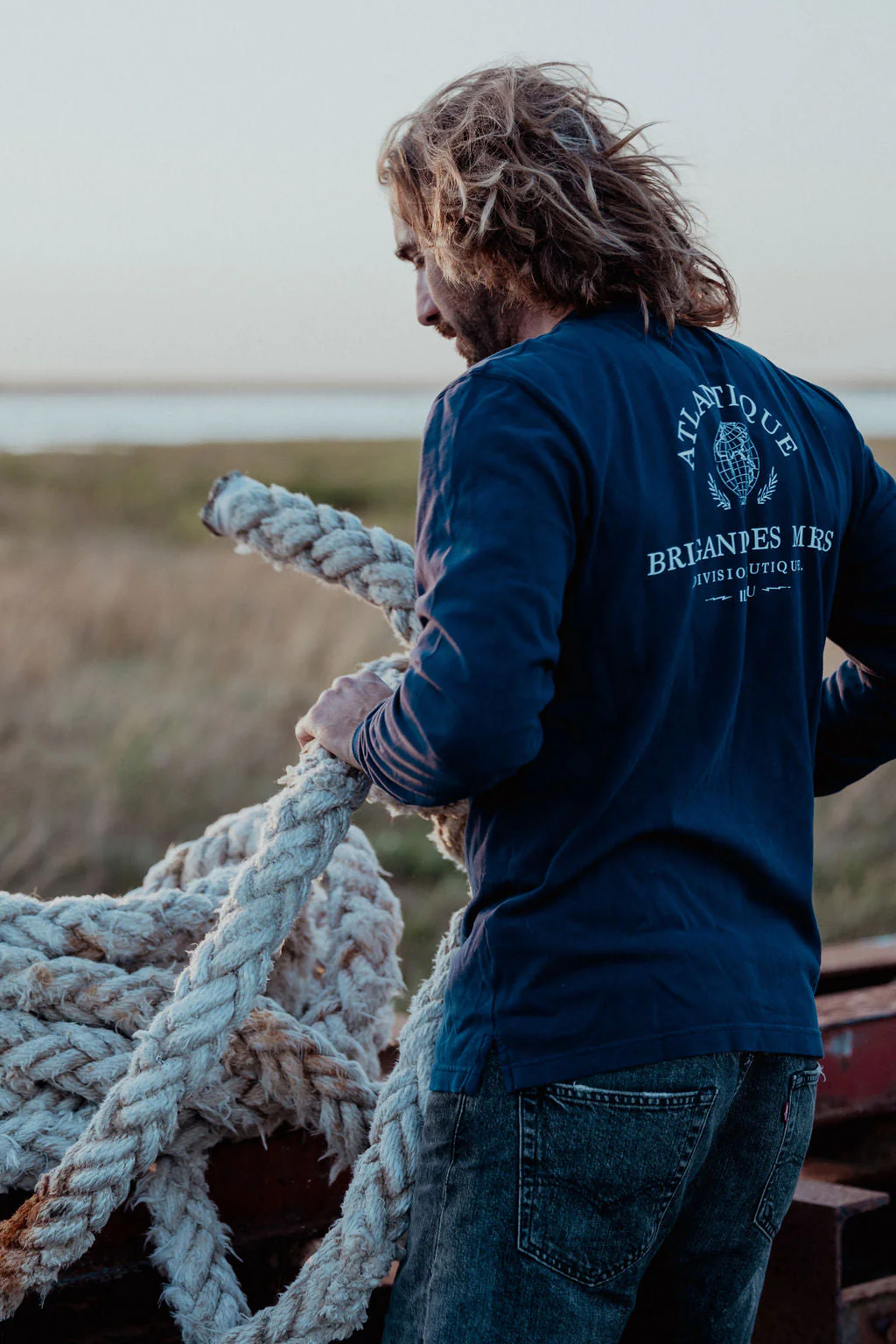 T-Shirt manches longues Globe – Image 3