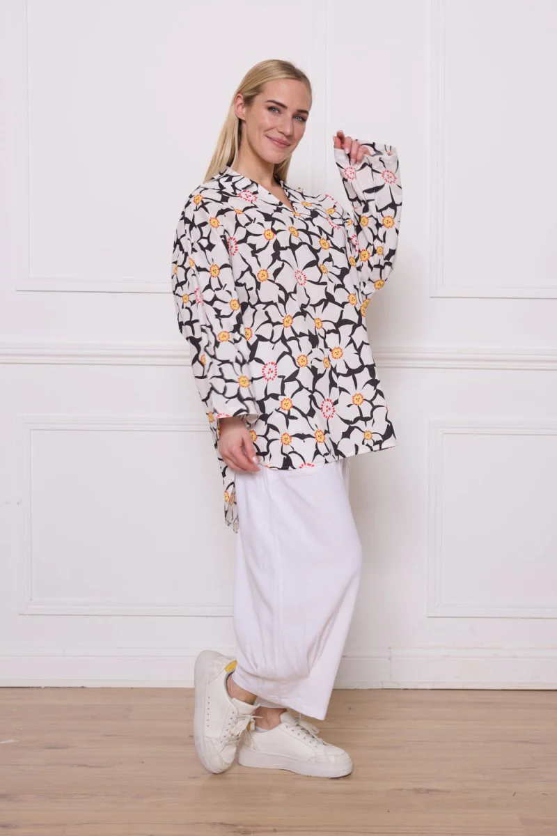 Blouse blanche noire fleurie en coton